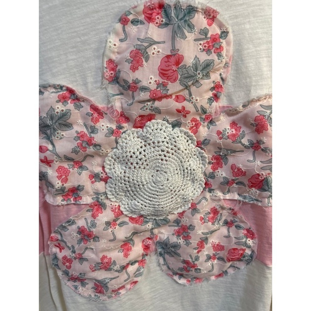 Easel Boho Patchwork Floral Crochet Daisy 3/4 Sleeve Top NWT Large - Picture 4 of 4